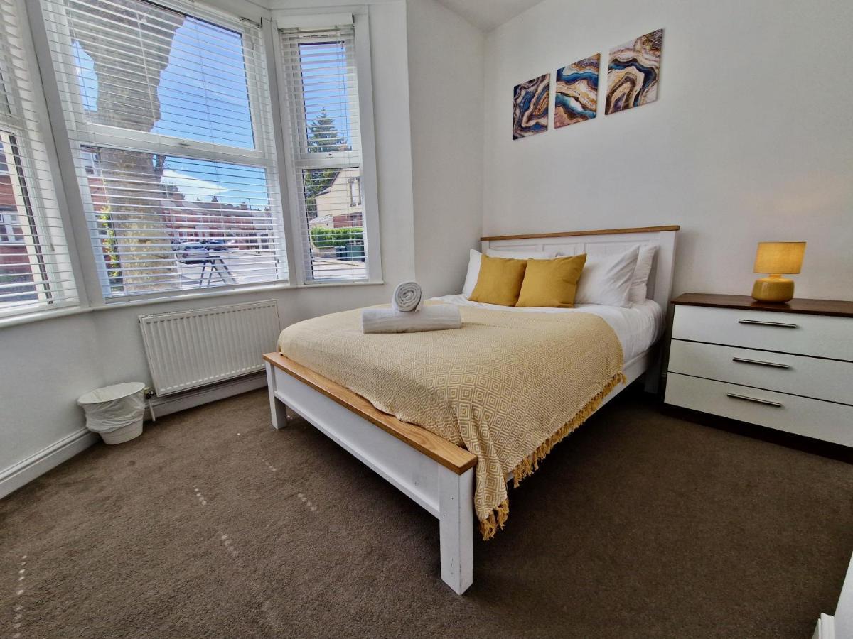 Incredible Private Rooms All With Private Bathrooms In A Fully Serviced House Next To City Centre With Free Parking Coventry Luaran gambar