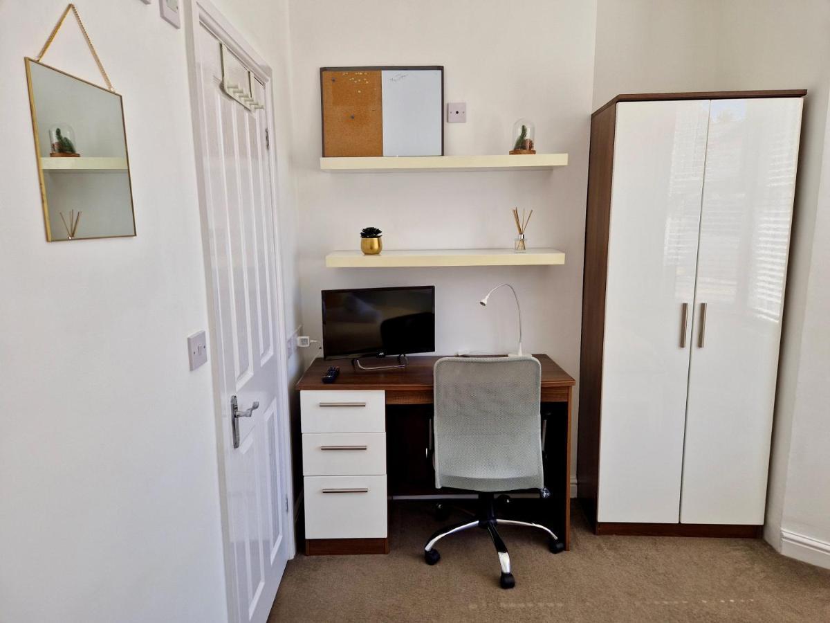 Incredible Private Rooms All With Private Bathrooms In A Fully Serviced House Next To City Centre With Free Parking Coventry Luaran gambar