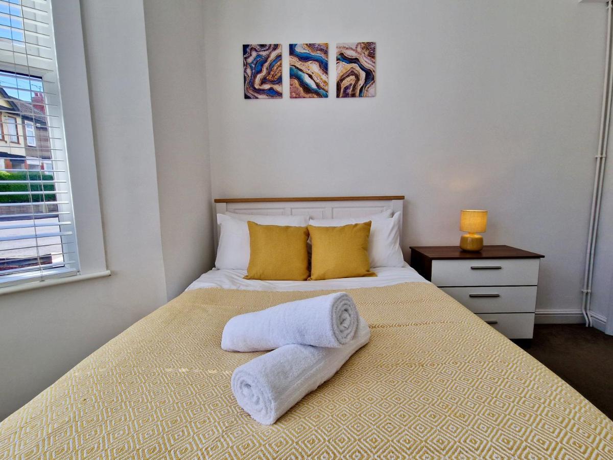 Incredible Private Rooms All With Private Bathrooms In A Fully Serviced House Next To City Centre With Free Parking Coventry Luaran gambar