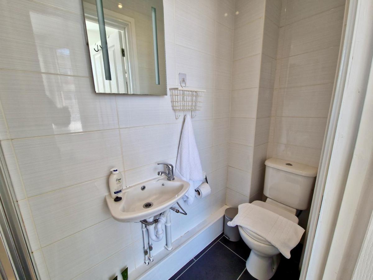 Incredible Private Rooms All With Private Bathrooms In A Fully Serviced House Next To City Centre With Free Parking Coventry Luaran gambar