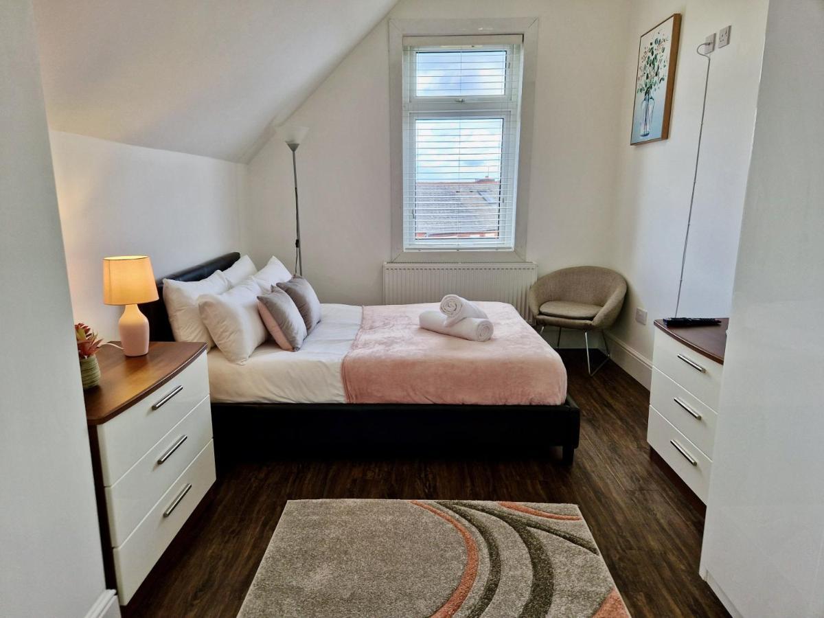 Incredible Private Rooms All With Private Bathrooms In A Fully Serviced House Next To City Centre With Free Parking Coventry Luaran gambar