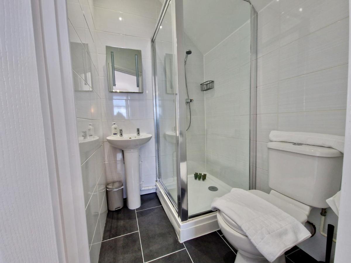 Incredible Private Rooms All With Private Bathrooms In A Fully Serviced House Next To City Centre With Free Parking Coventry Luaran gambar