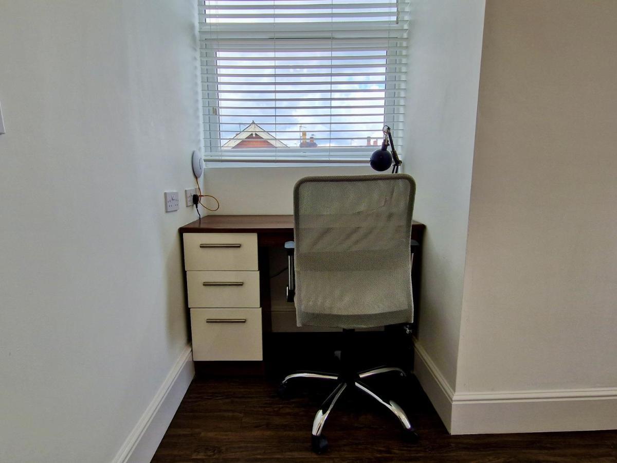 Incredible Private Rooms All With Private Bathrooms In A Fully Serviced House Next To City Centre With Free Parking Coventry Luaran gambar
