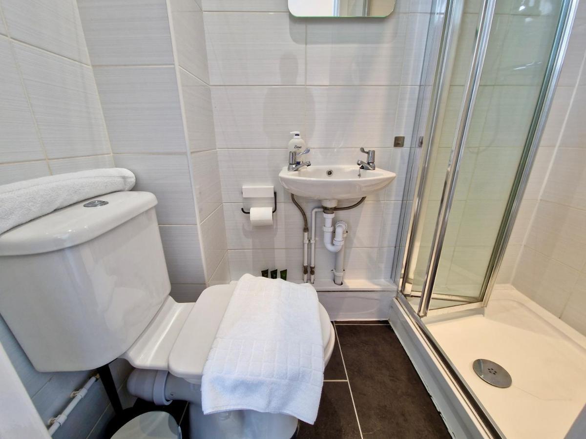 Incredible Private Rooms All With Private Bathrooms In A Fully Serviced House Next To City Centre With Free Parking Coventry Luaran gambar