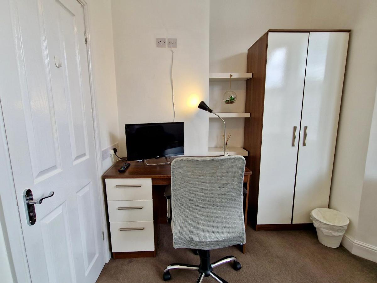 Incredible Private Rooms All With Private Bathrooms In A Fully Serviced House Next To City Centre With Free Parking Coventry Luaran gambar
