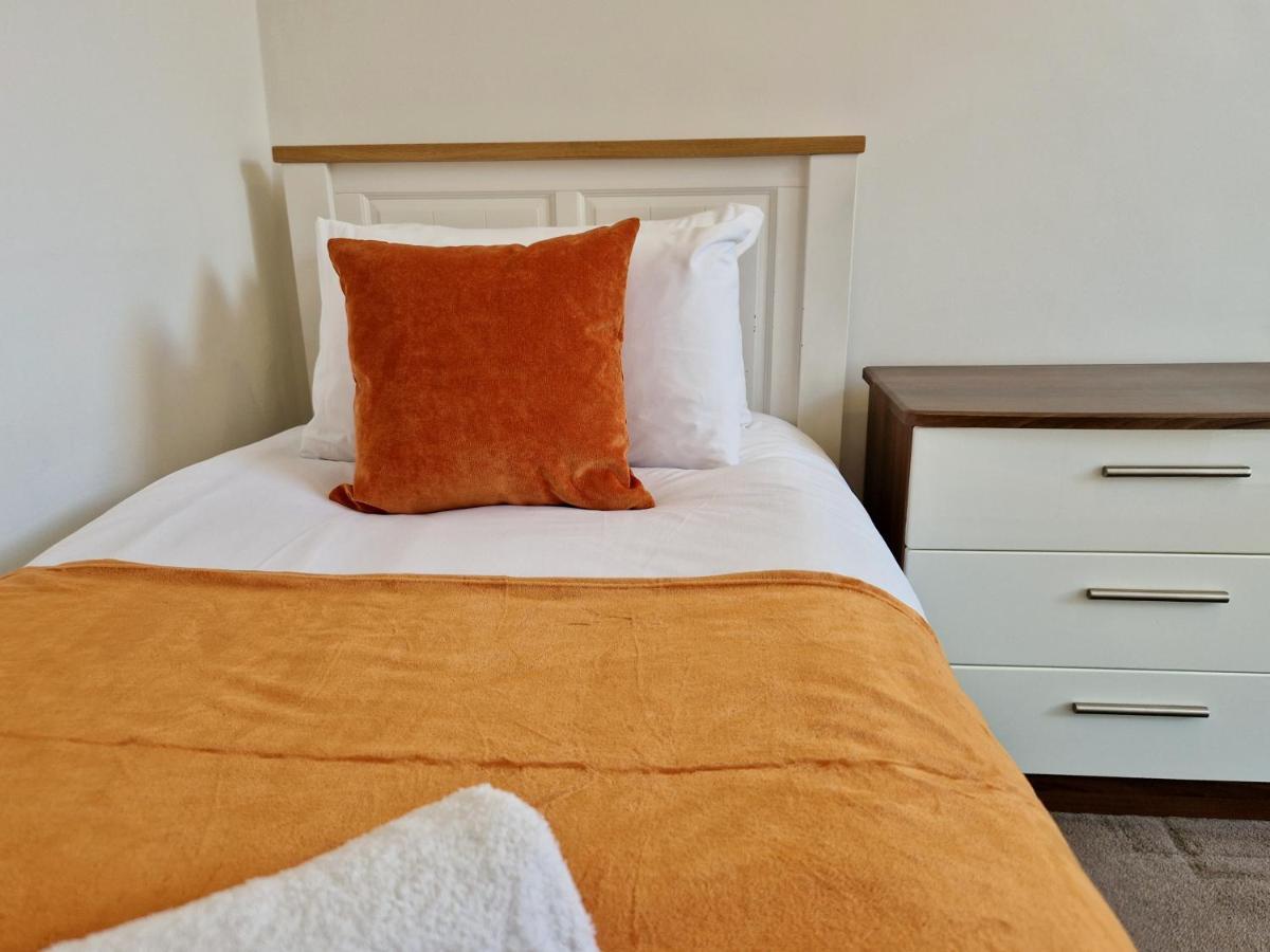 Incredible Private Rooms All With Private Bathrooms In A Fully Serviced House Next To City Centre With Free Parking Coventry Luaran gambar