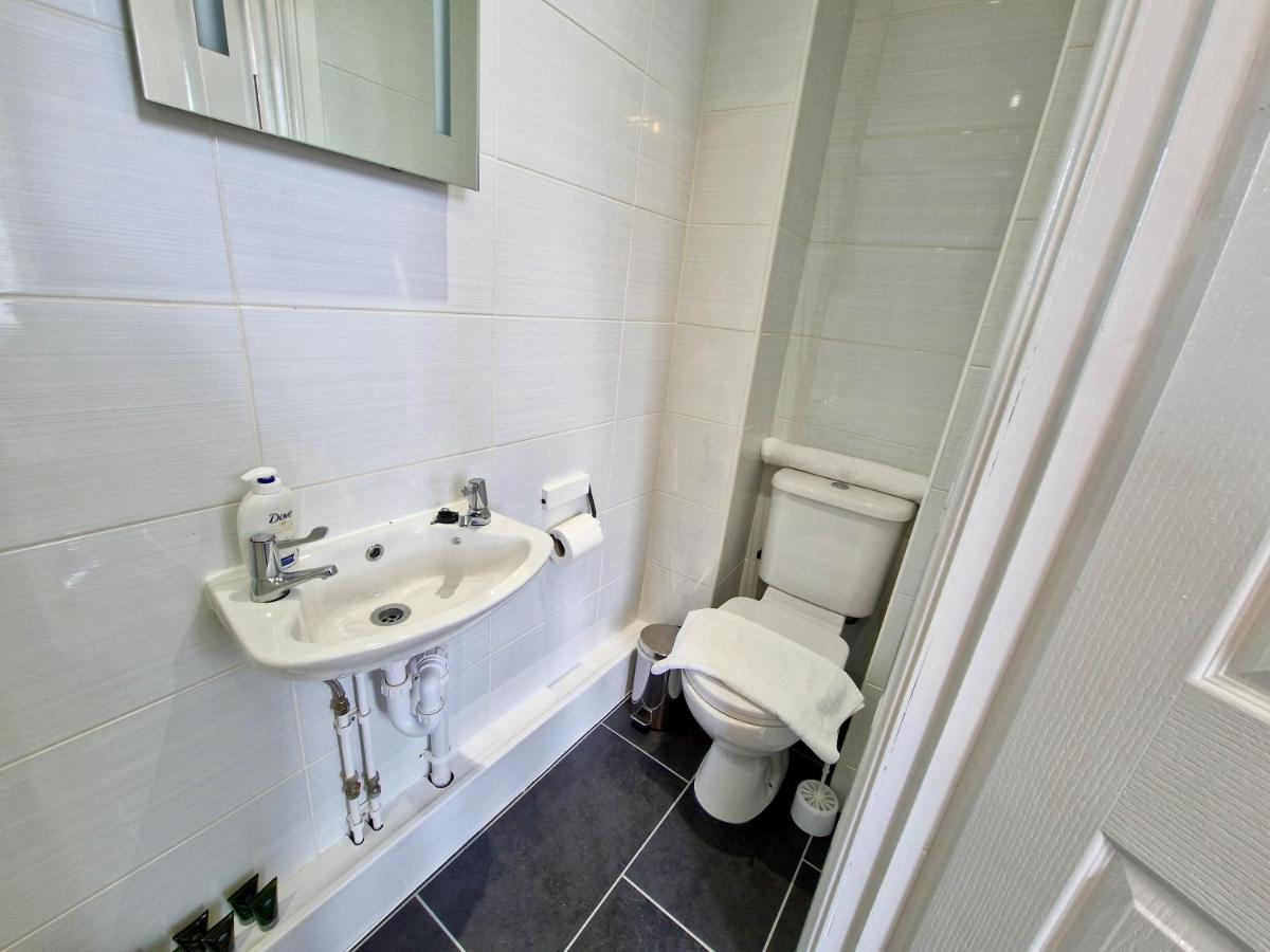Incredible Private Rooms All With Private Bathrooms In A Fully Serviced House Next To City Centre With Free Parking Coventry Luaran gambar
