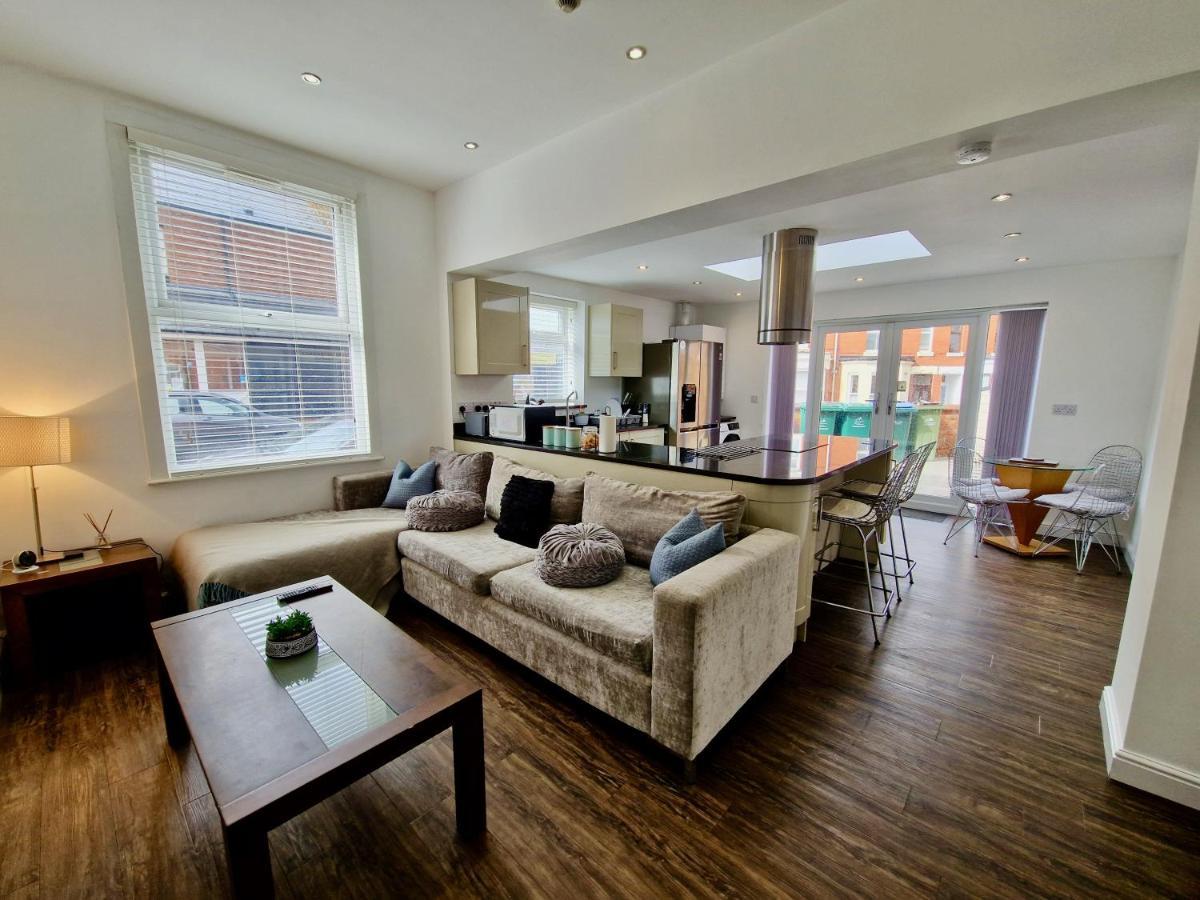 Incredible Private Rooms All With Private Bathrooms In A Fully Serviced House Next To City Centre With Free Parking Coventry Luaran gambar