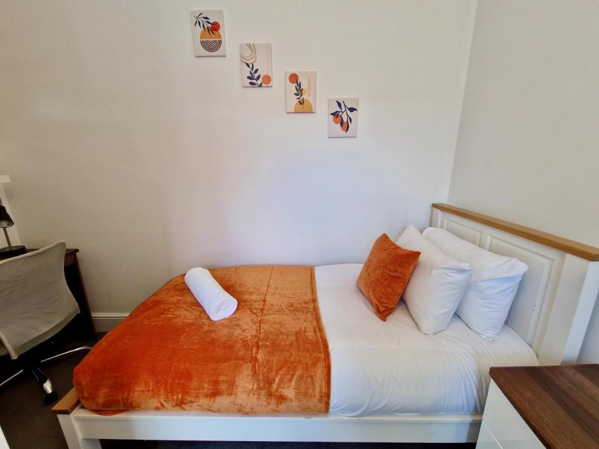 Incredible Private Rooms All With Private Bathrooms In A Fully Serviced House Next To City Centre With Free Parking Coventry Luaran gambar