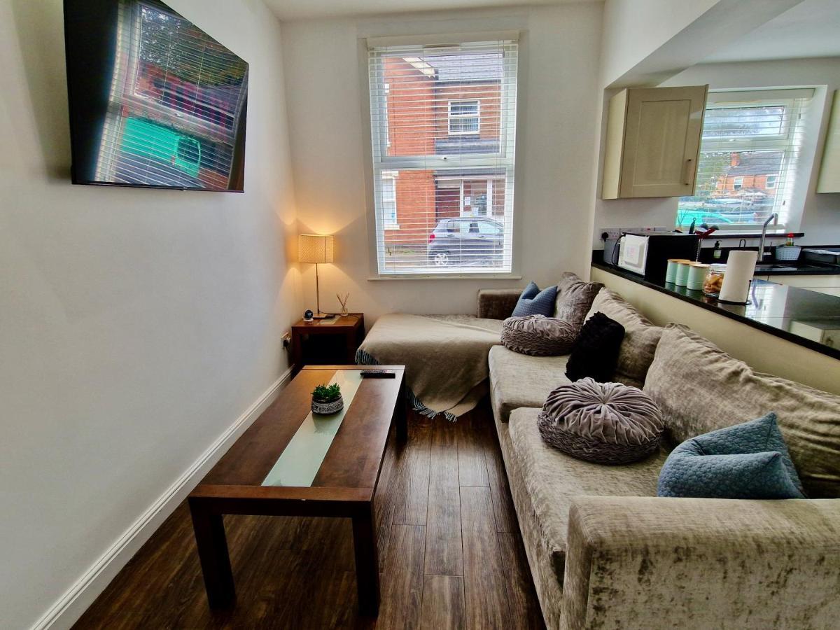 Incredible Private Rooms All With Private Bathrooms In A Fully Serviced House Next To City Centre With Free Parking Coventry Luaran gambar