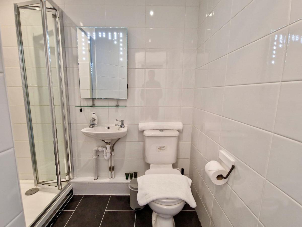 Incredible Private Rooms All With Private Bathrooms In A Fully Serviced House Next To City Centre With Free Parking Coventry Luaran gambar