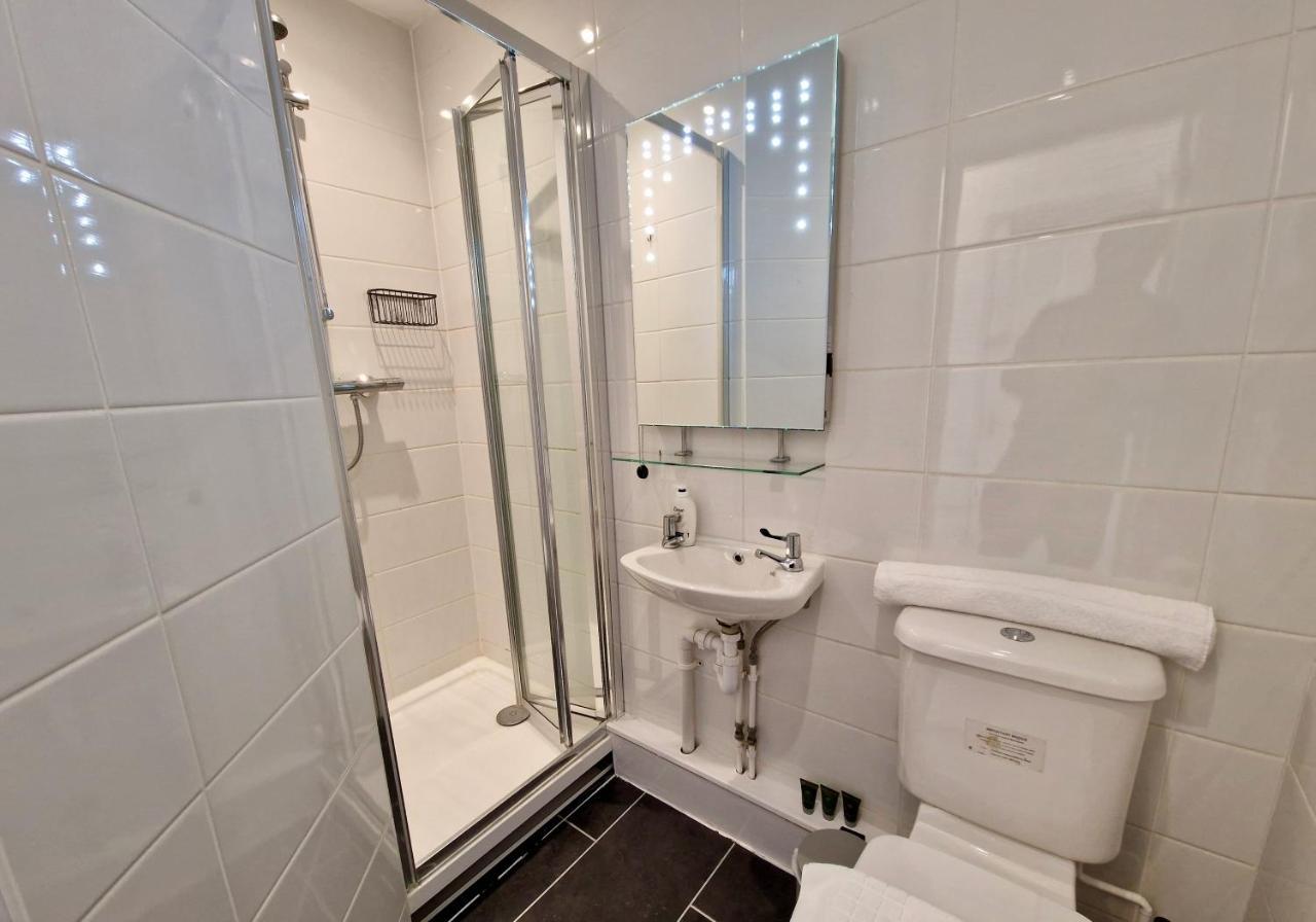 Incredible Private Rooms All With Private Bathrooms In A Fully Serviced House Next To City Centre With Free Parking Coventry Luaran gambar